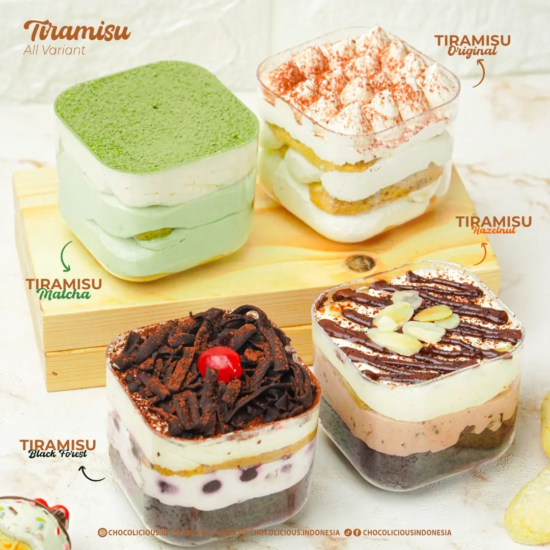 Tiramisu cake di Cholicious Indonesia, toko kue di Makassar, dengan lapisan sponge lembut yang direndam kopi dan krim mascarpone creamy, dihiasi taburan cokelat, disajikan dengan cantik di piring putih